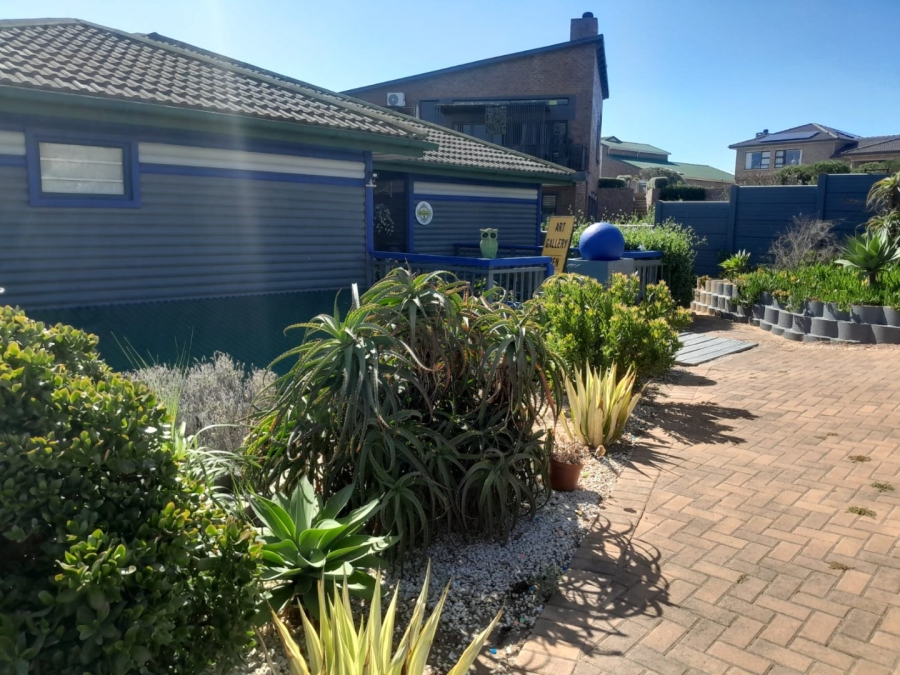 3 Bedroom Property for Sale in Stilbaai Wes Western Cape
